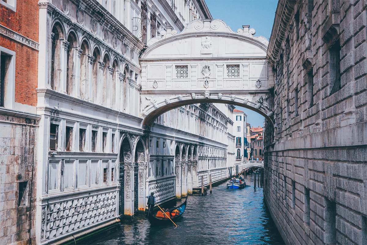 Découvrez l'histoire époustouflante du Pont des Soupirs