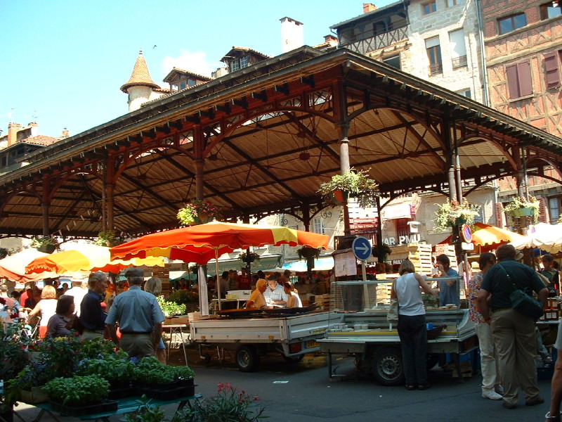 découvrez figeac lors d'un week-end inoubliable : explorez ses ruelles médiévales, savourez la gastronomie locale et plongez dans l'histoire fascinante de cette charmante ville du lot.