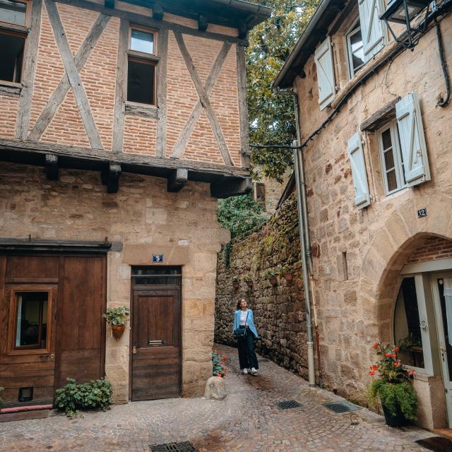 découvrez figeac le temps d'un week-end inoubliable ! explorez ses ruelles pittoresques, admirez son patrimoine architectural riche et profitez d'activités locales variées. laissez-vous séduire par la gastronomie régionale et la beauté des paysages environnants.