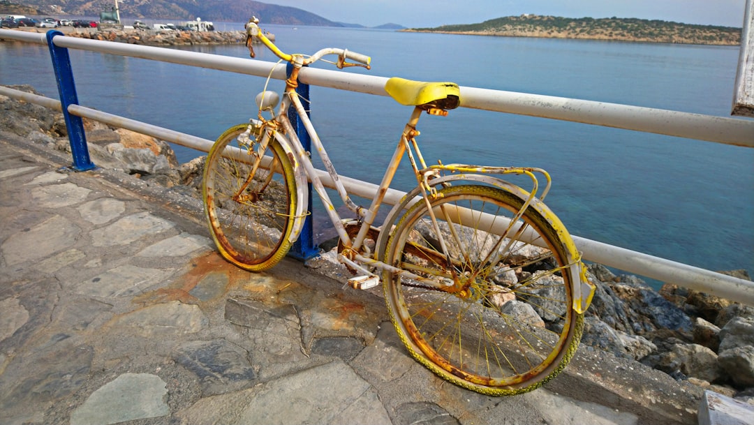 découvrez agios nikolaos, une charmante ville côtière en grèce, réputée pour ses plages magnifiques, son lac pittoresque et son ambiance détendue. explorez ses tavernes traditionnelles, ses boutiques artisanales et laissez-vous séduire par la beauté naturelle de cette destination incontournable.