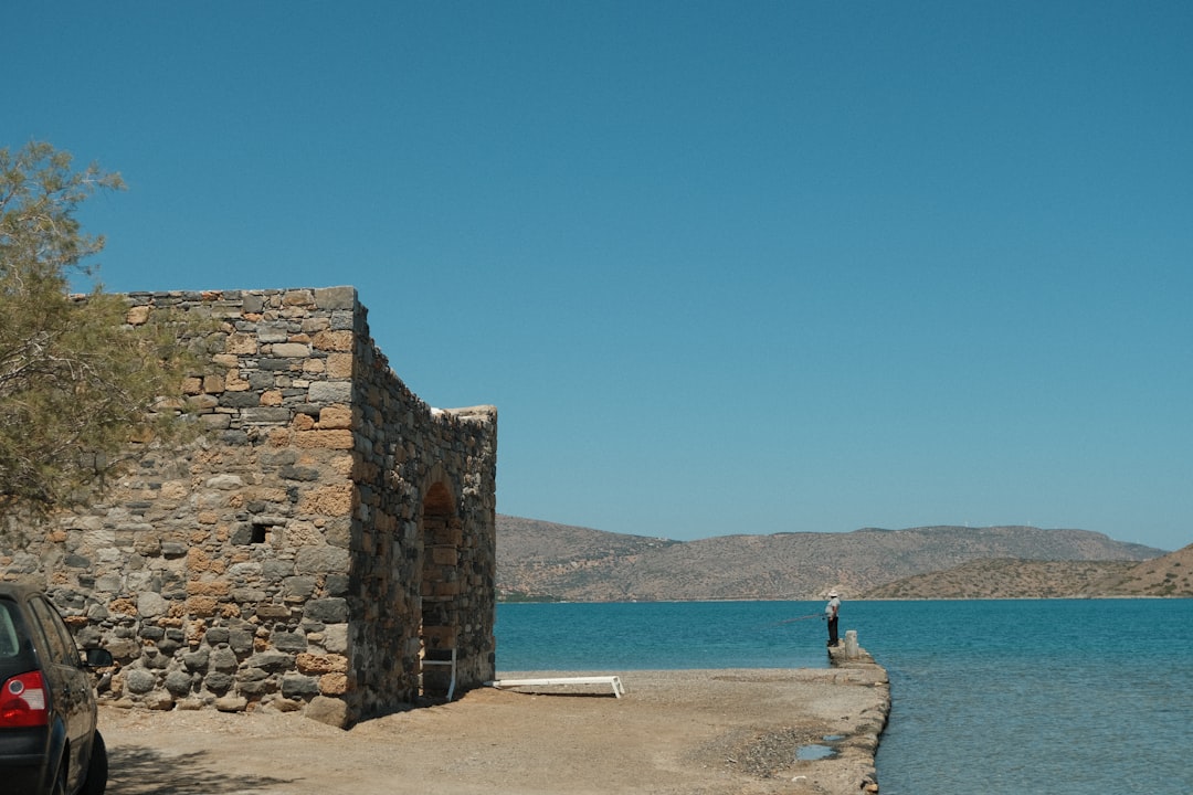découvrez agios nikolaos, une charmante ville côtière de crète, célèbre pour ses paysages pittoresques, son lac scintillant, et son ambiance méditerranéenne. profitez des plages dorées, de la cuisine locale savoureuse, et des activités culturelles tout en explorant ce joyau des îles grecques.