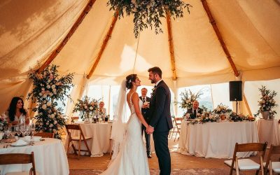 Une célébration bohème : pourquoi choisir des tipis pour votre mariage