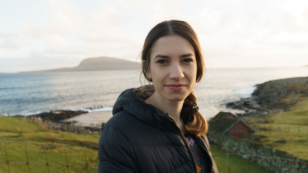 découvrez tórshavn, la charmante capitale des îles féroé, connue pour ses maisons colorées, son ambiance accueillante et son riche patrimoine culturel. explorez ses ruelles pittoresques, savourez une cuisine locale authentique et profitez de paysages à couper le souffle. tórshavn vous attend pour une expérience inoubliable au cœur de l'atlantique nord.
